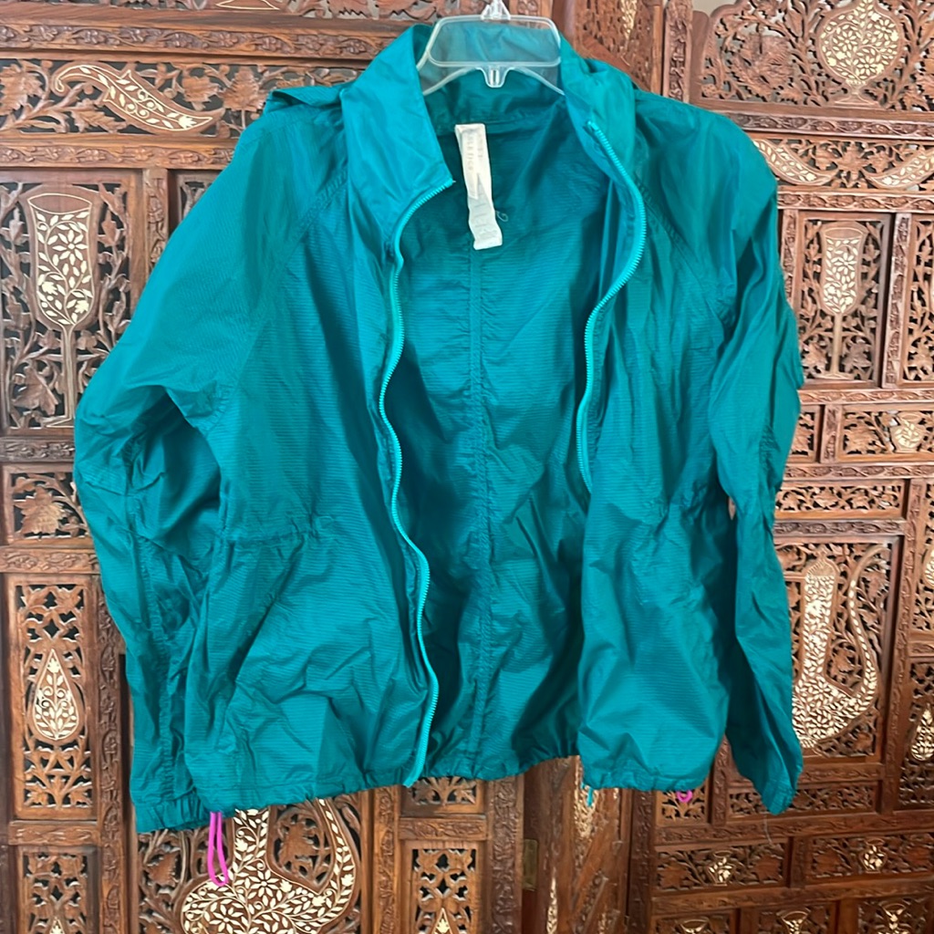 Fabletics Aqua Jacket (Size Small)